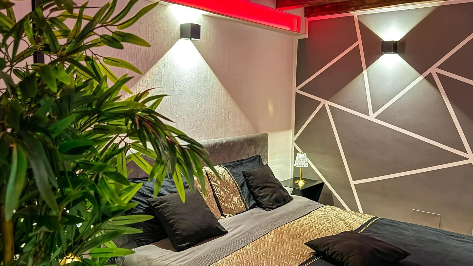 Rouge Suite & Spa Palermo Centro 0*,  Italy
