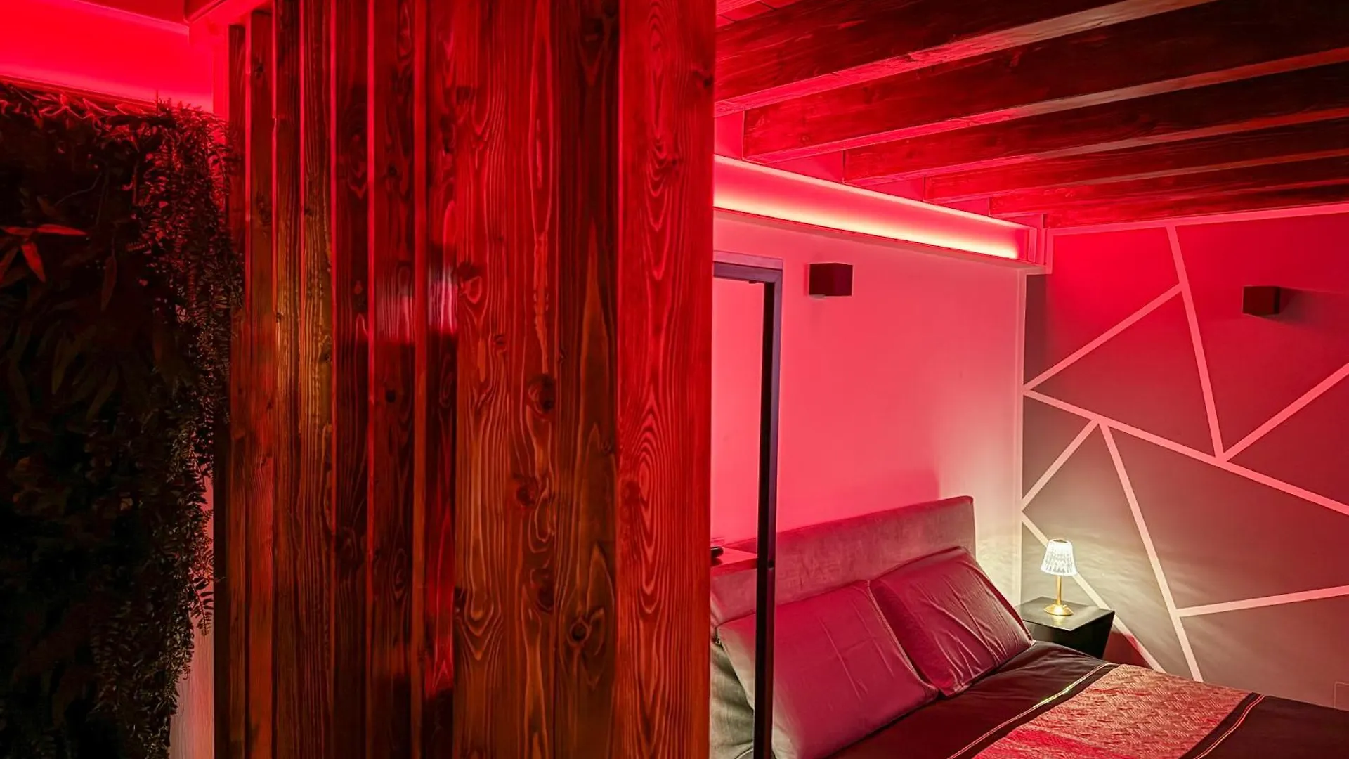 Rouge Suite & Spa Palermo Centro 0*,  Italy